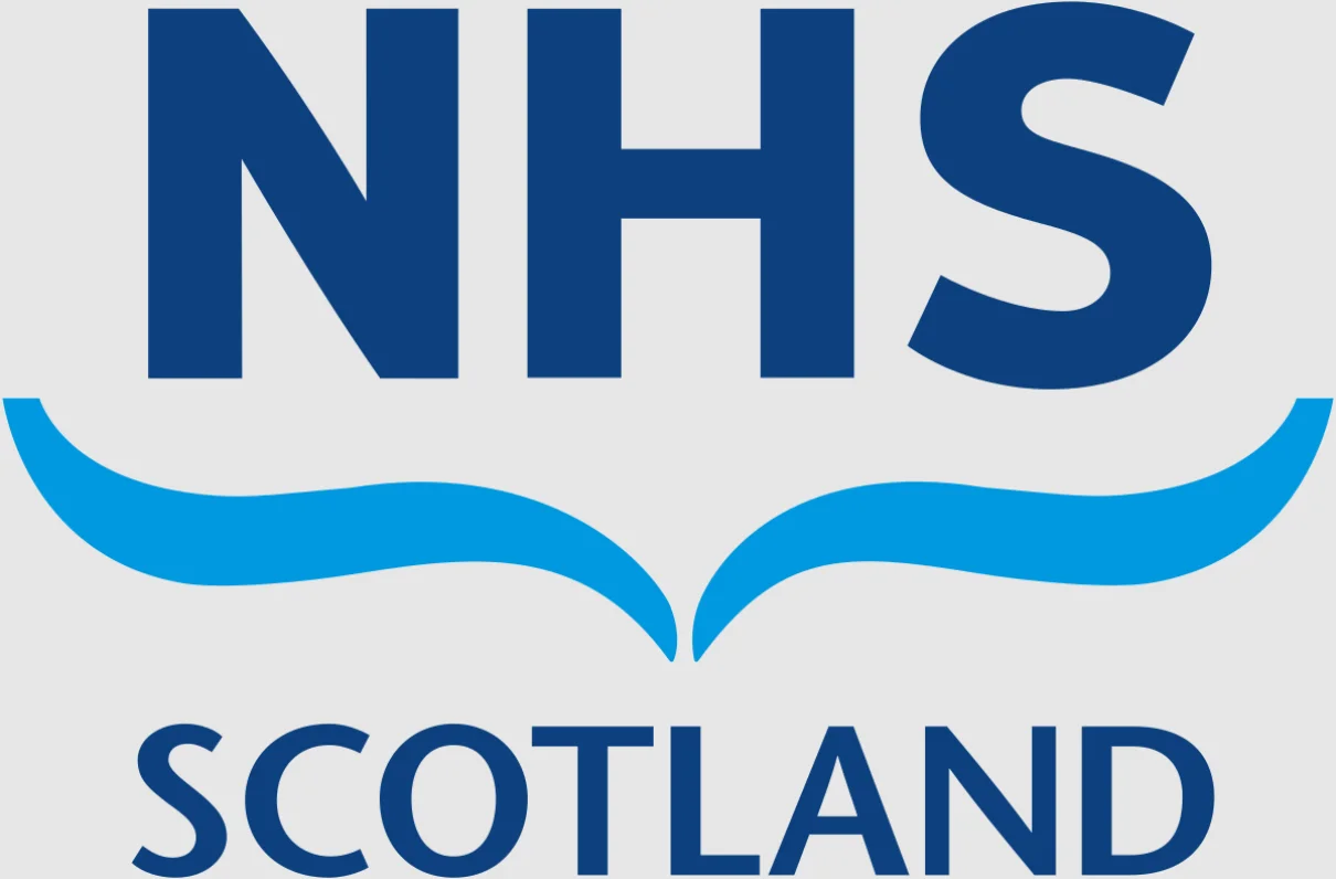 NHS Scotland, parte del Servicio Nacional de Salud del Reino Unido, es el sistema de salud financiado con fondos públicos que presta servicios en Escocia.