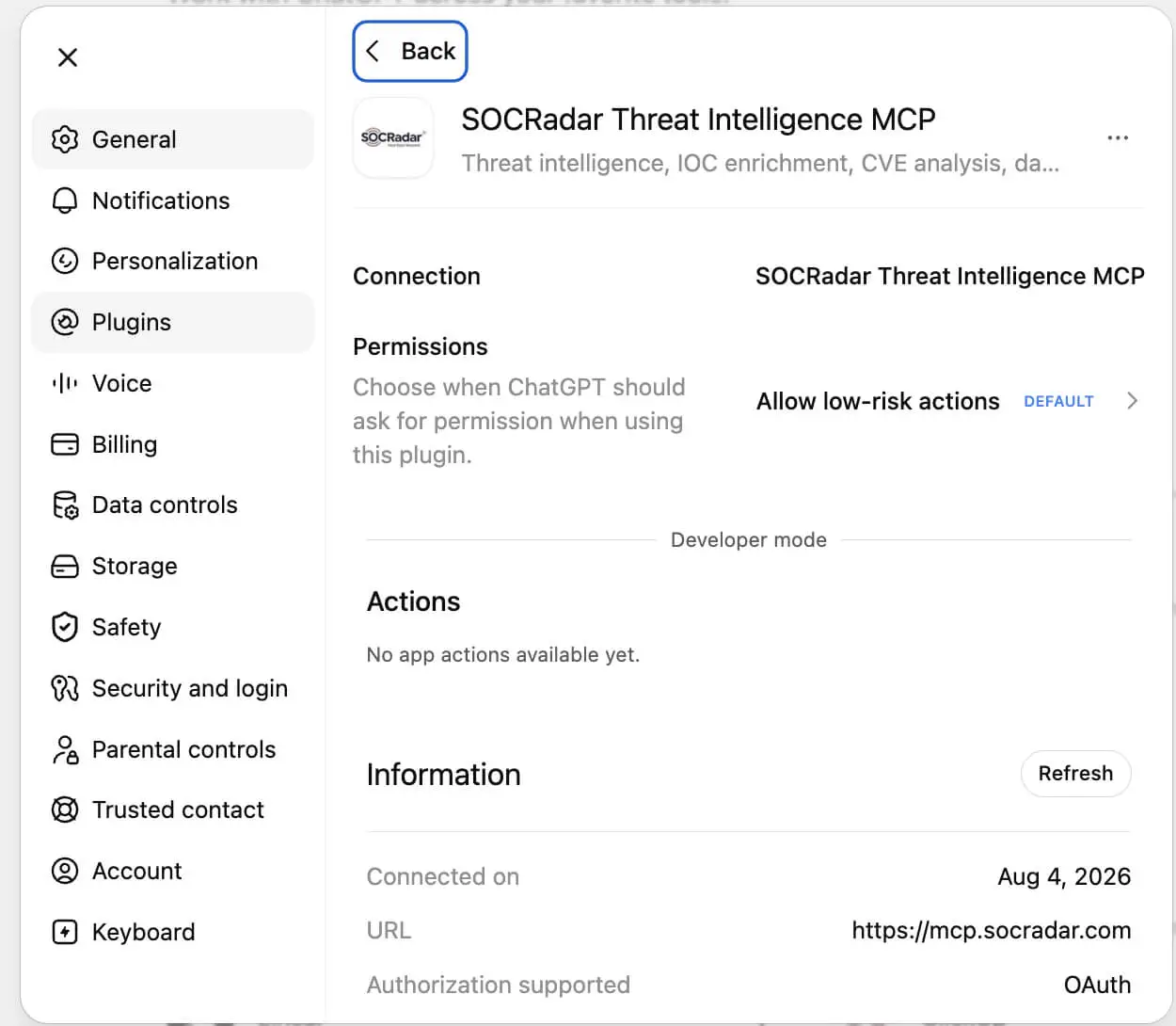 The SOCRadar Threat Intelligence MCP app details page in ChatGPT, showing the server URL (https://mcp.socradar.com) and OAuth authorization status.